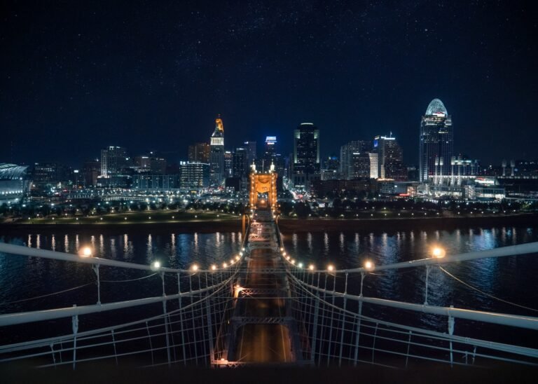 Bus rental with driver in Cincinnati